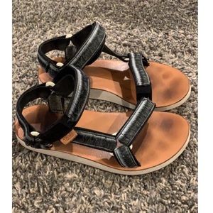 Women’s Tevas